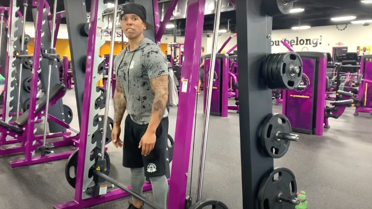 A person ready to use the Smith machine.