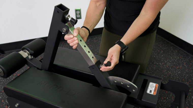 A BarBend tester adjusting the angle of the Shogun NORD-EX. 