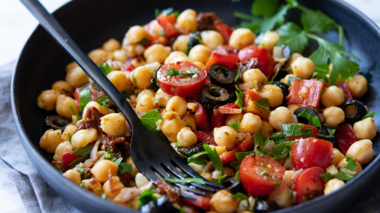 Chickpeas with tomatoes.