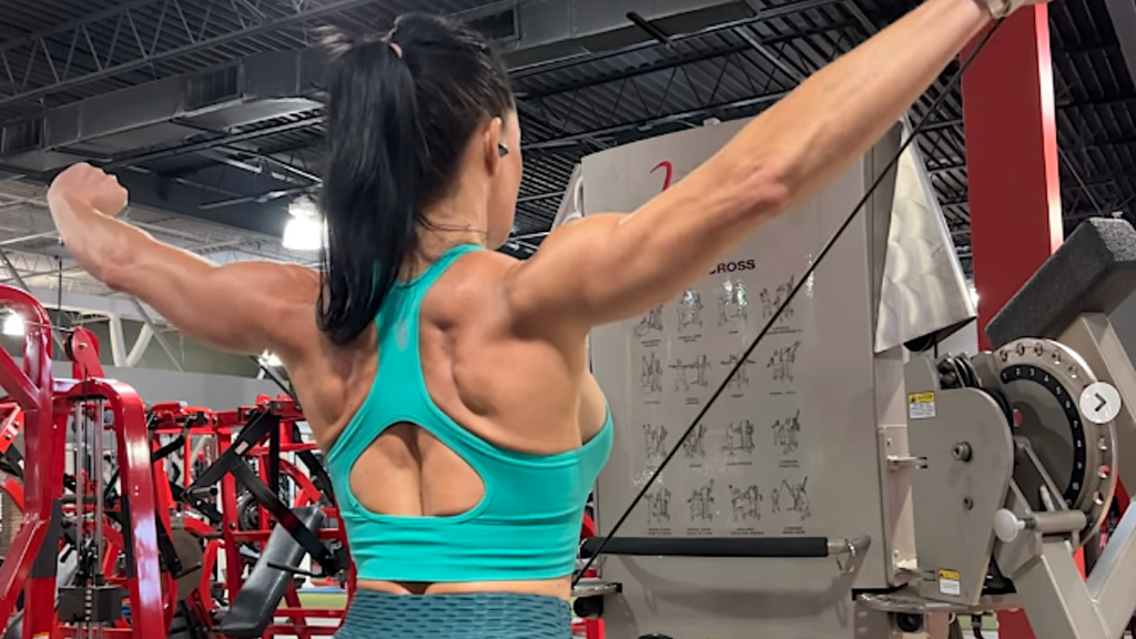 The 6 Exercises Bikini Bodybuilder Erin Stern Uses To Build Her Back Barbend 4343