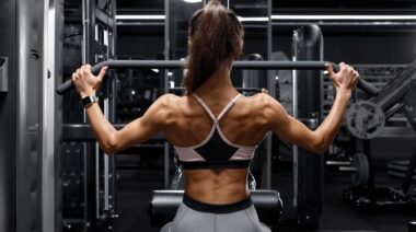 An athlete doing a lat pulldown to workout their shoulders and back.