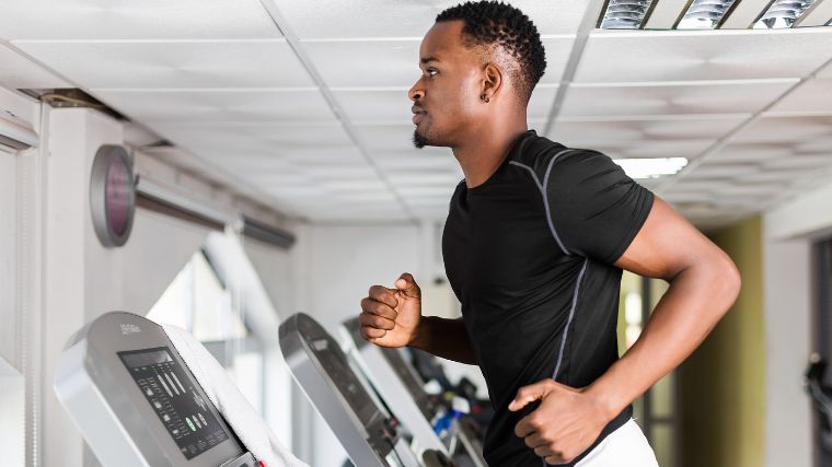 An athlete performs a tempo run on a treadmill.