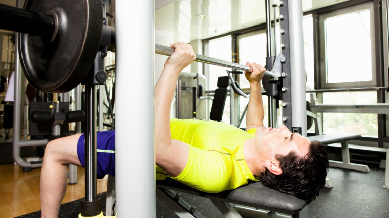 How to bench on best sale smith machine