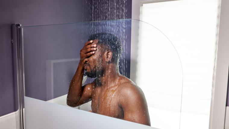 Ice Bath Vs. Cold Shower — Which Is Better for Strength Athletes