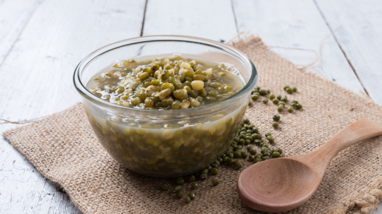 A bowl of boiled green mung beans with sugar syrup dessert.