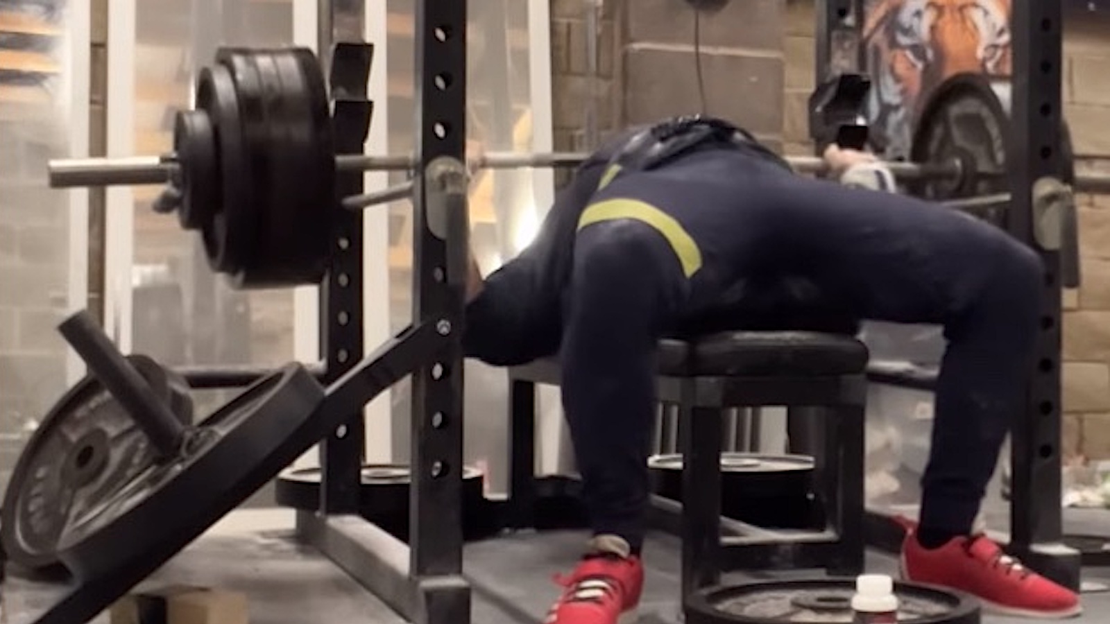 Tony Cliffe (120KG) Bench Presses 2.5 Kilograms Over the IPF World ...