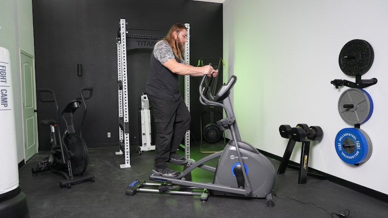 A person working out on the Horizon EX-59 elliptical. 