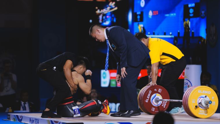 Rahmat Erwin Abdullah collapses on the platform at the 2024 IWF World Cup.