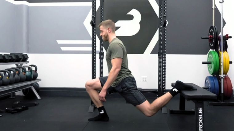 A person performing the bodyweight Bulgarian split squat.