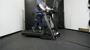 echelon-stride-4-+-treadmill-bottom-view-walking-on-treadmill-holding-front-handle-bars.jpg