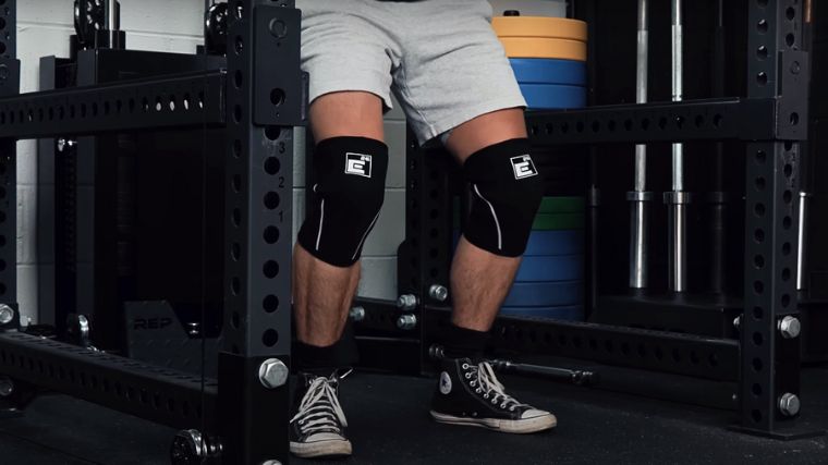 A person wearing a knee sleeves.