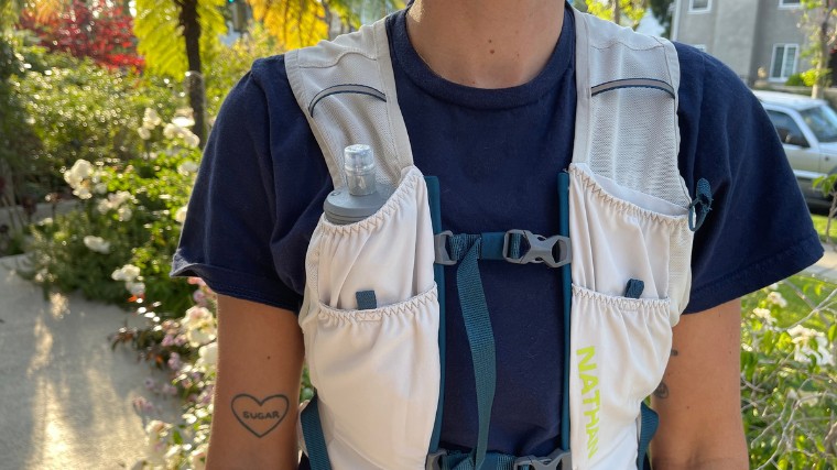 Front of the Nathan Pinnacle FeatherLite 1.5-Liter Hydration Vest.