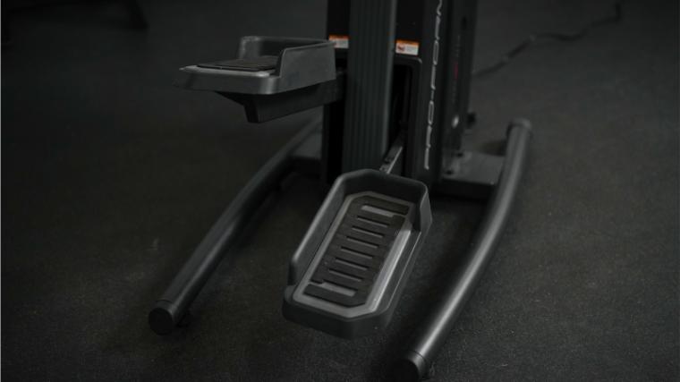 The oversized cushioned pedals of the ProForm Pro HIIT H14 Elliptical.