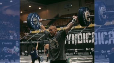 CrossFit competitor snatch