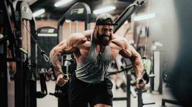 Chris Bumstead Can't Build Muscle