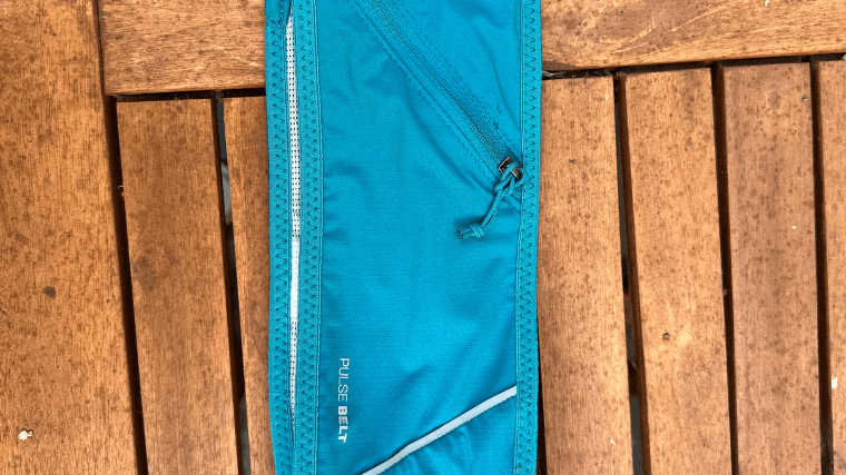 A closeup of the Salomon Pulse running belt.