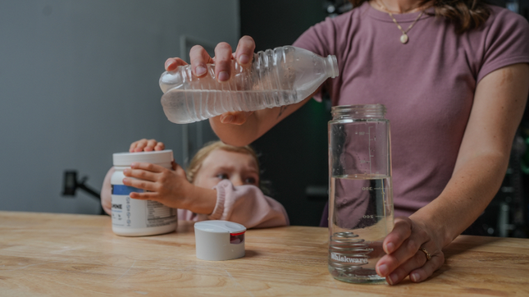 Our tester blending Transparent Labs BCAA Glutamine as a small child watches on