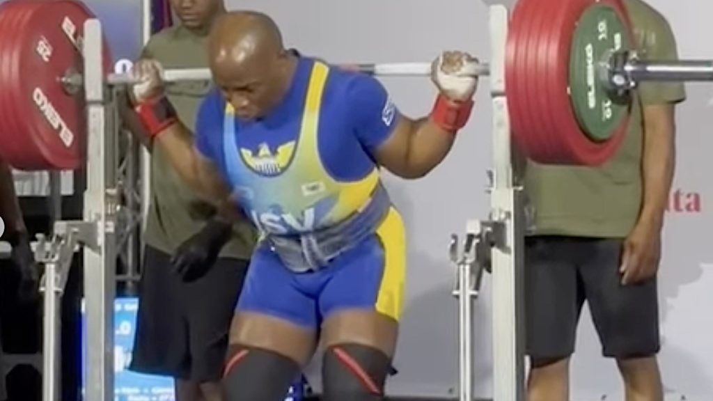 David Ricks (93KG) Squats 295 Kilograms at 65 Years Old