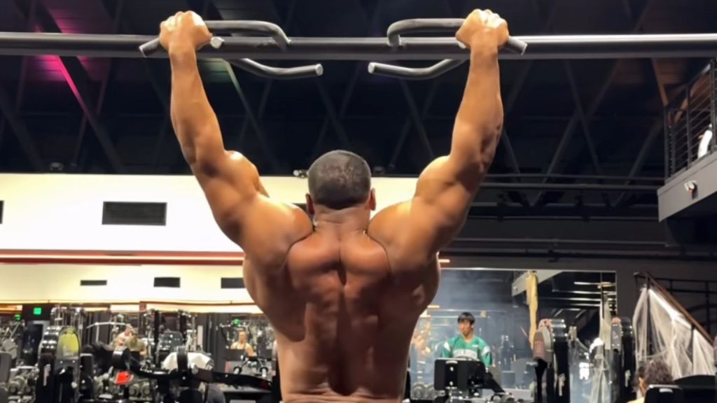 Larry Wheels Infuriates Physicists, Performs Muscle-Ups at 270LB