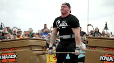 Mitchell Hooper deadlifting at the 2023 World's Strongest Man competition.