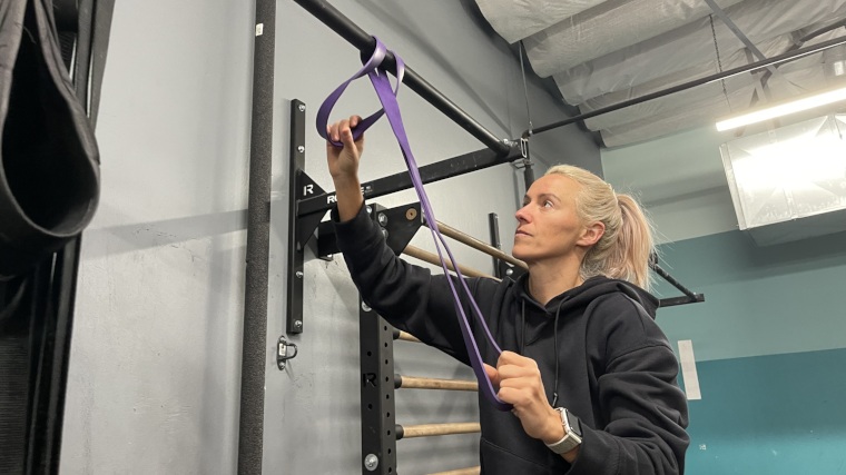 Our tester prepares to use a Fringe Sport Resistance Band for assisted pullups