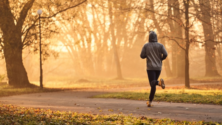 Man running outdoors to reduce bloating after Thanksgiving