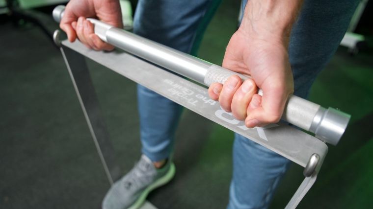 A close look at our tester's hands on the knurling of an X3 Bar