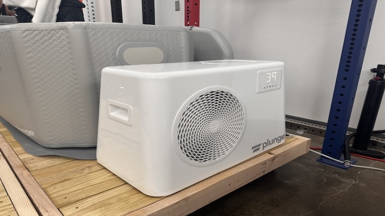 The external chiller unit of the Plunge Air cold plunge tub