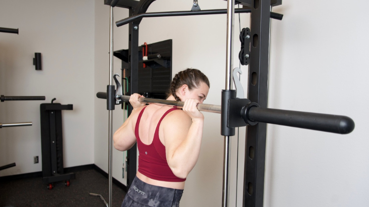 Our tester racking the Smith bar on the RitFit PSR05 2.0 Multifunctional Smith Machine