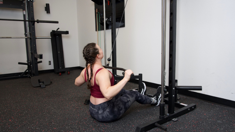 Our tester using the lat pulldown features of the RitFit PSR05 2.0 Multifunctional Smith Machine