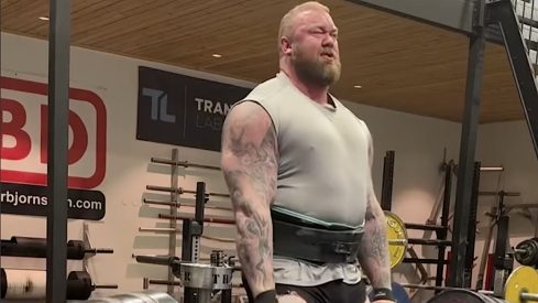 Hafthor Björnsson Deadlifts a 420-Kilogram (925-Pound) Triple In Training