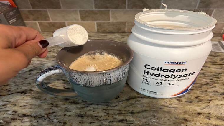 Our tester adding a scoop of Nutricost Collagen to their coffee