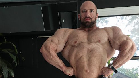Fix Your Cable Lateral Raise With a Pro Bodybuilder’s Setup